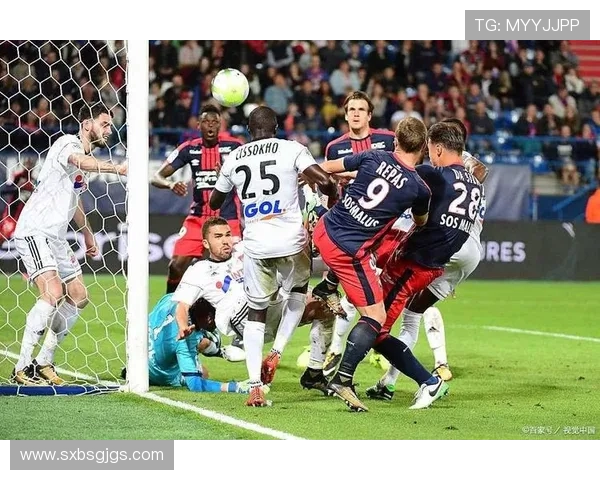 国米与里昂首发阵容揭晓球迷期待精彩对决与战术较量