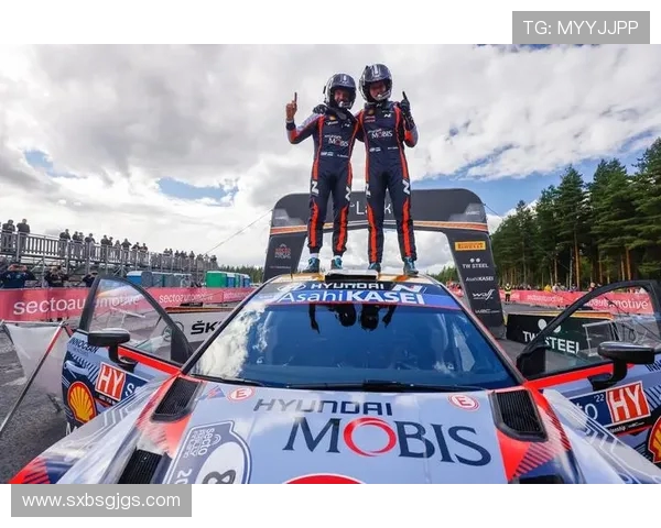 重庆极限运动队在世界攀岩锦标赛中以96分领跑积分榜展现强劲实力